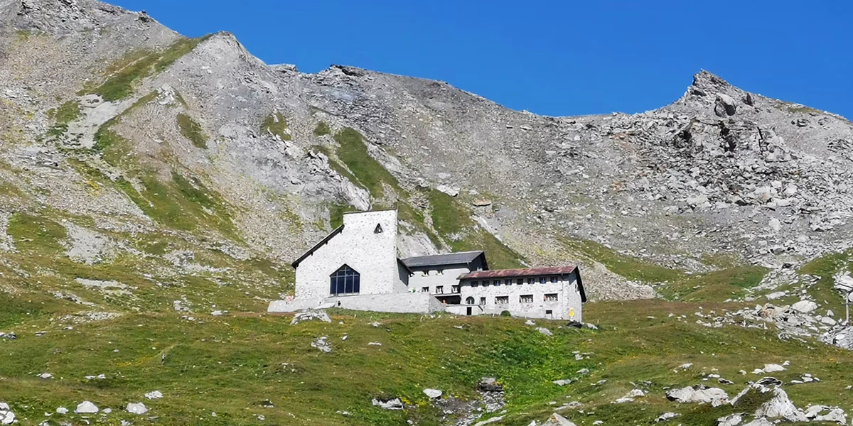 Wallfahrtskapelle Ziteil über den Bündner Alpen